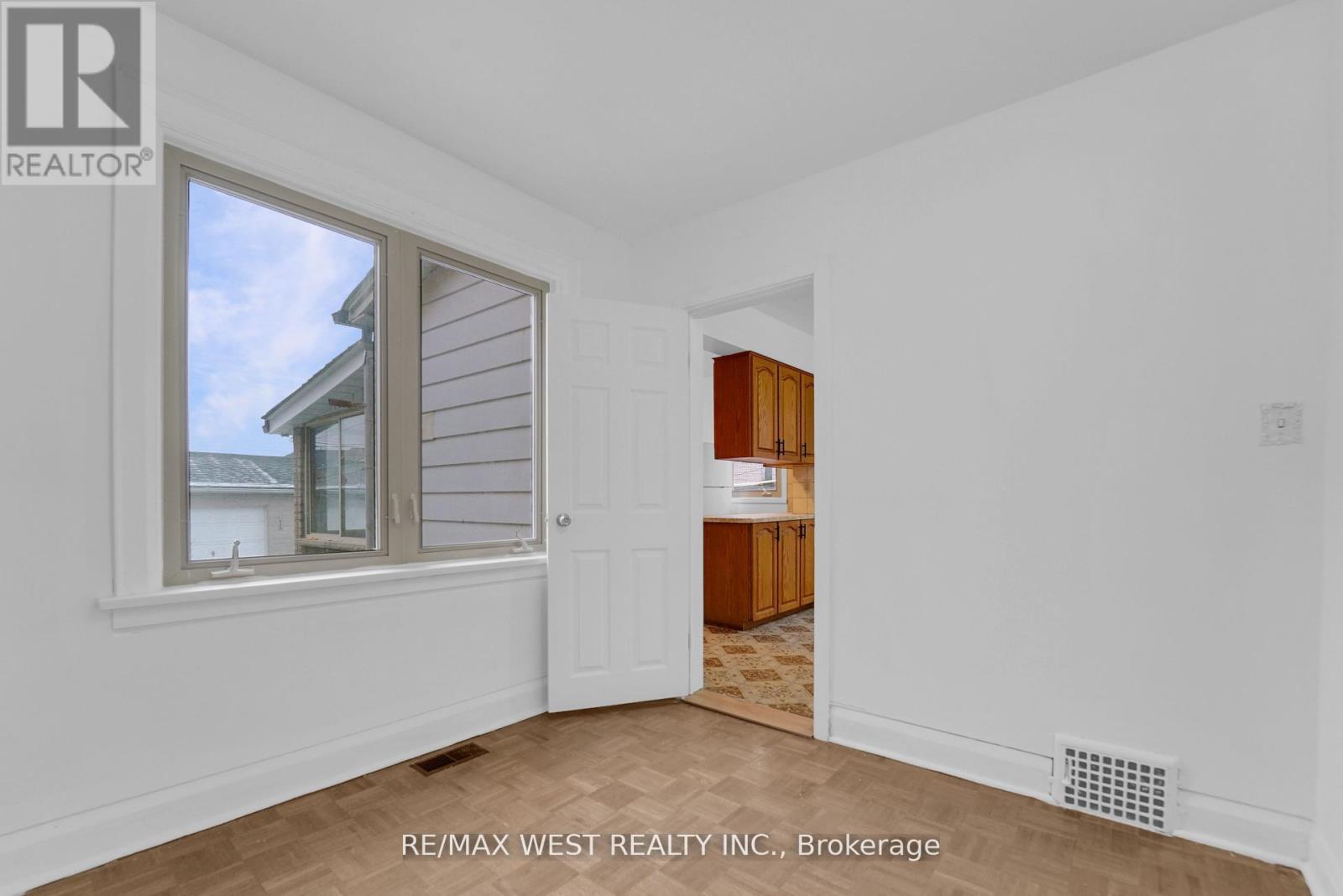 151 ASCOT AVENUE - 10