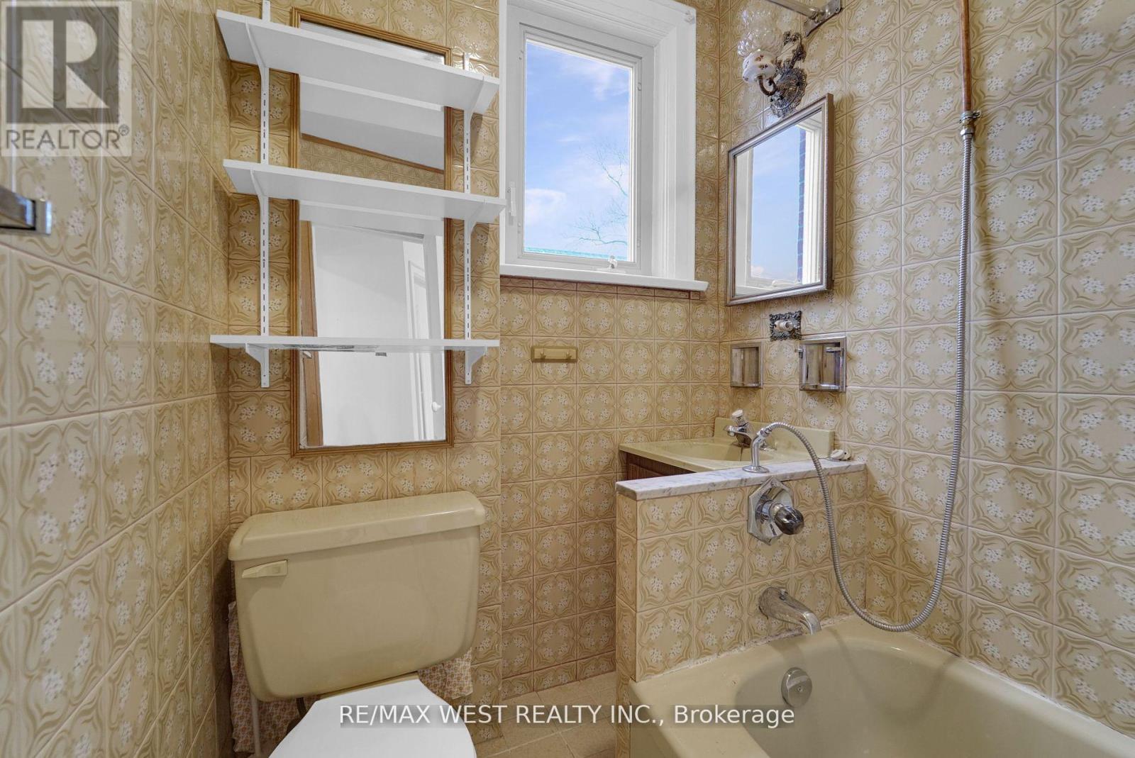 151 ASCOT AVENUE - 24