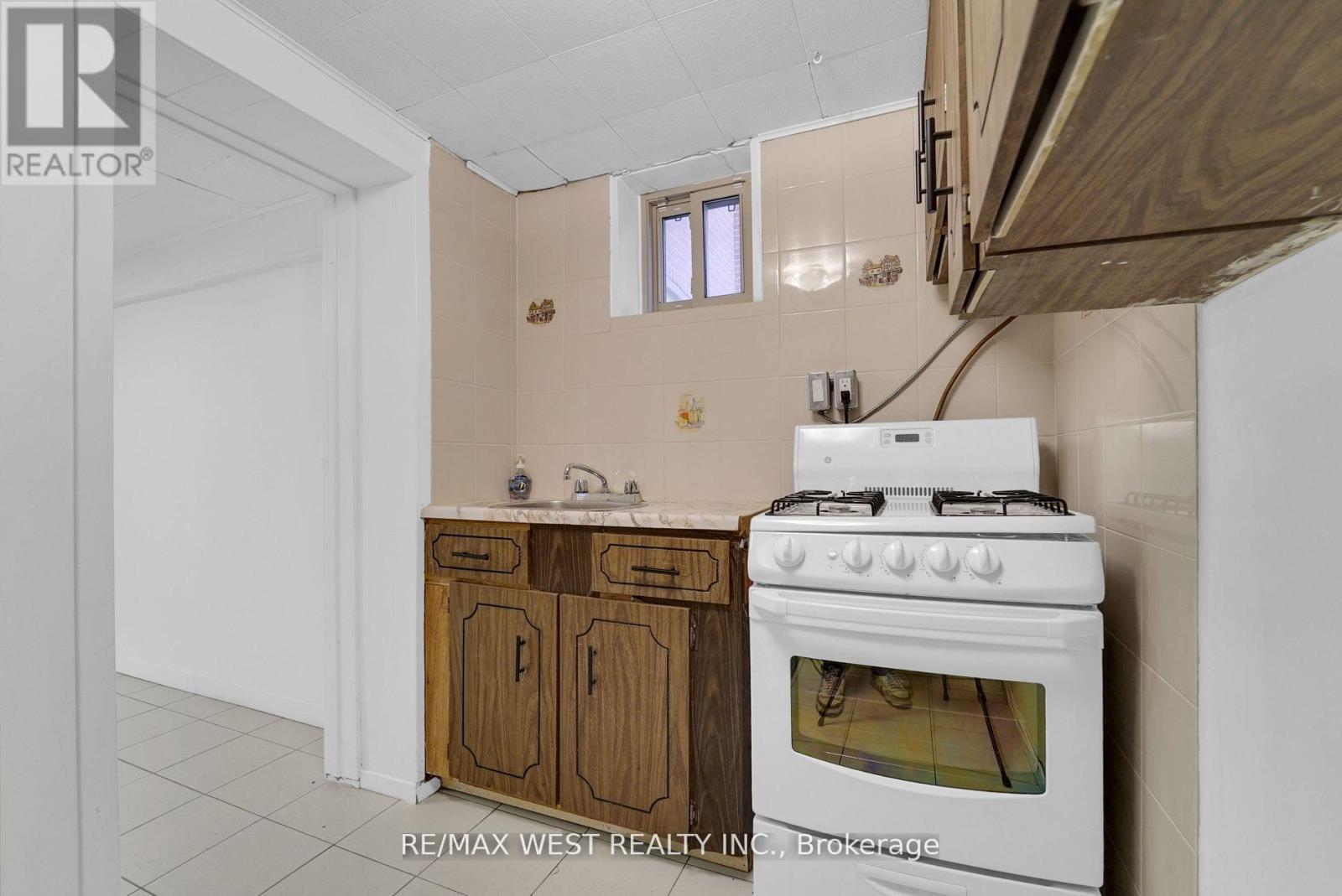 151 ASCOT AVENUE - 32