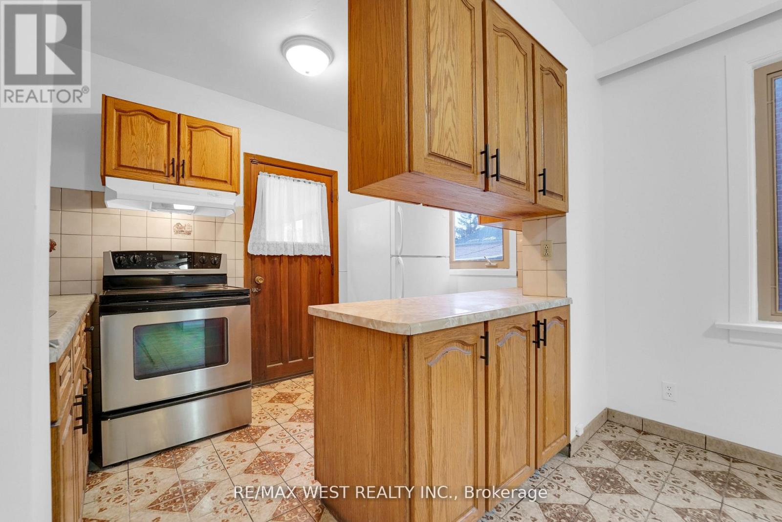 151 ASCOT AVENUE - 8