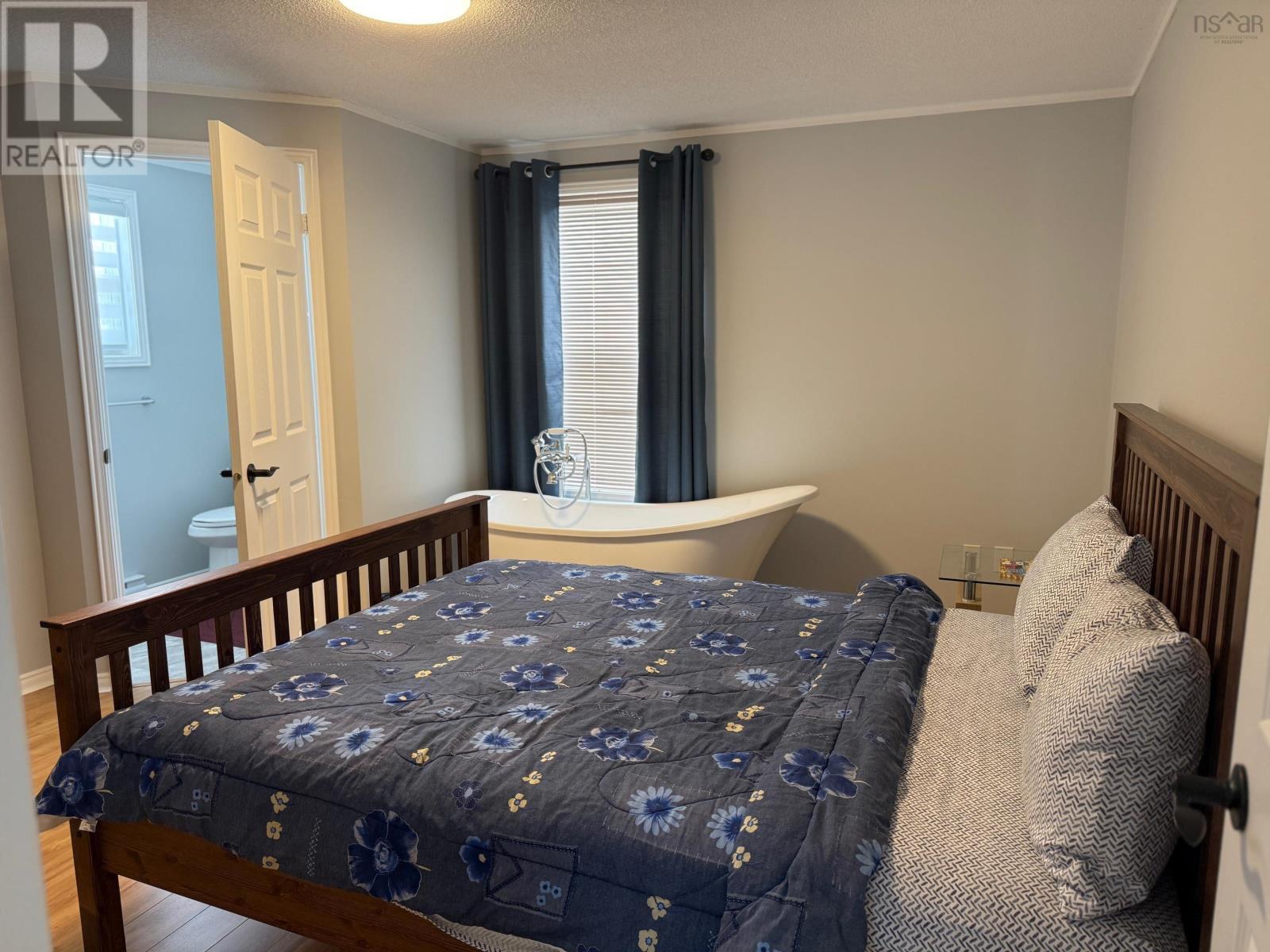 Property 20 of 30 of 174 Sherbrooke Avenue