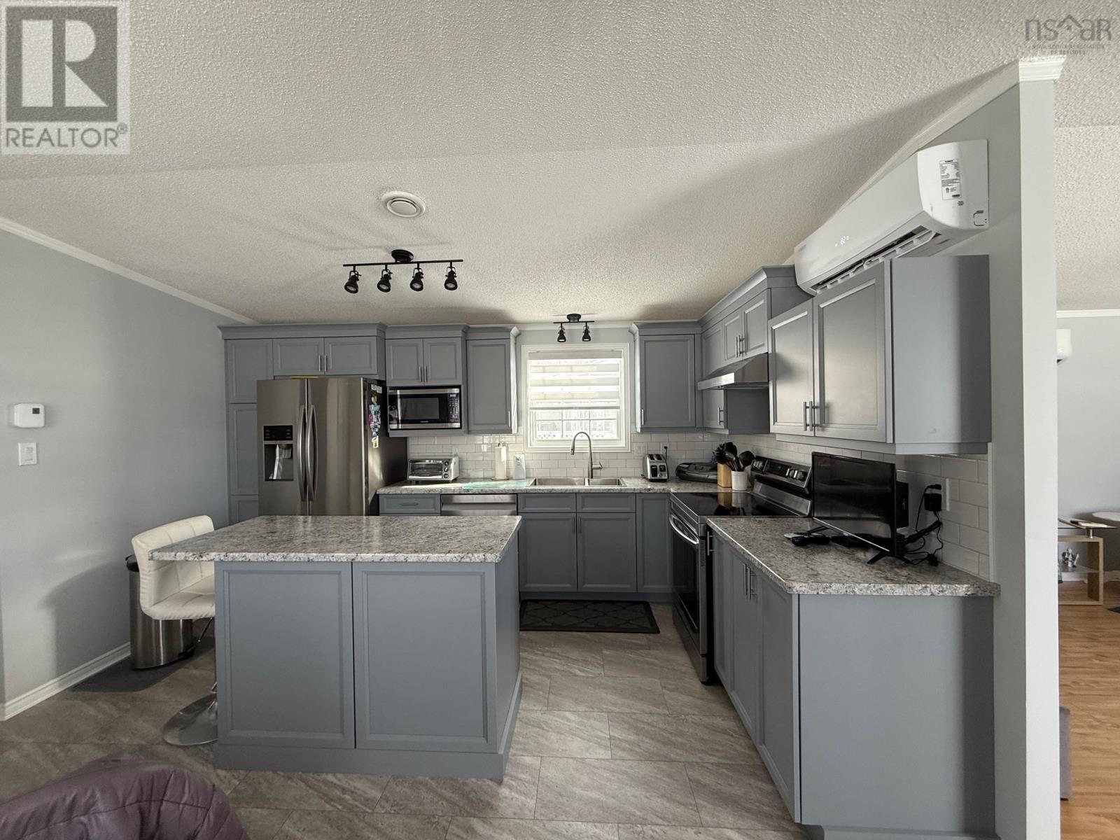 Property 4 of 30 of 174 Sherbrooke Avenue