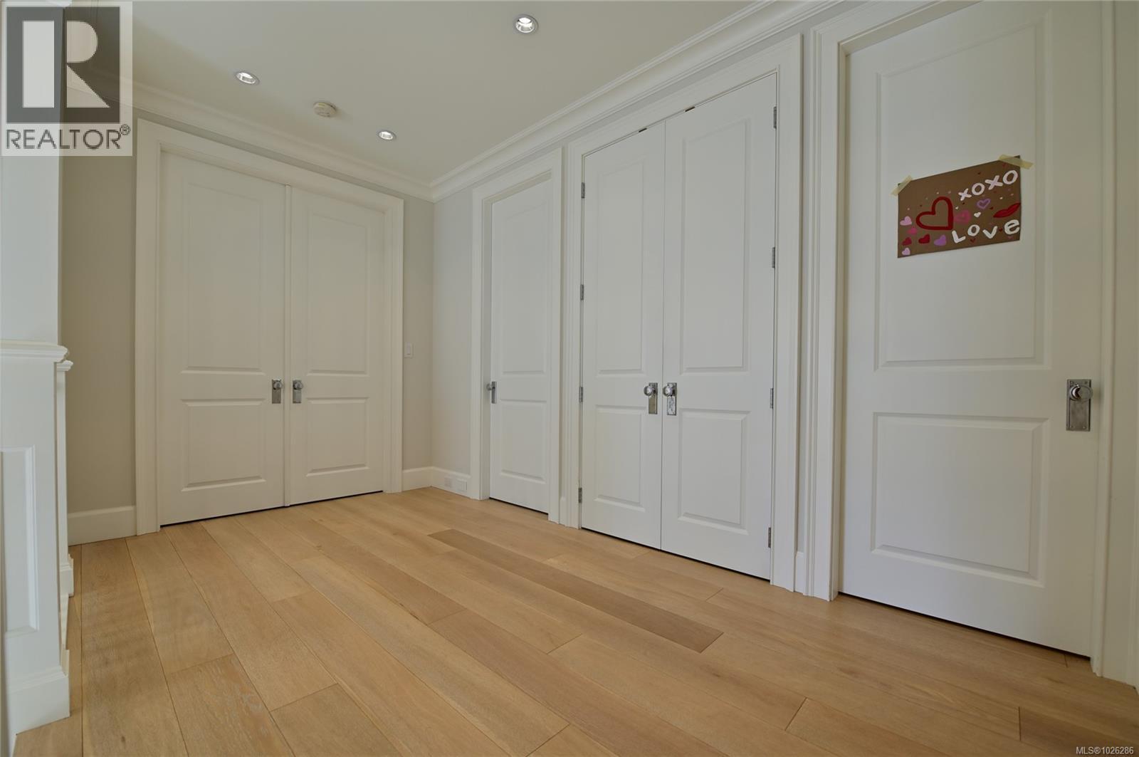  2777 Dewdney Avenue, Oak Bay