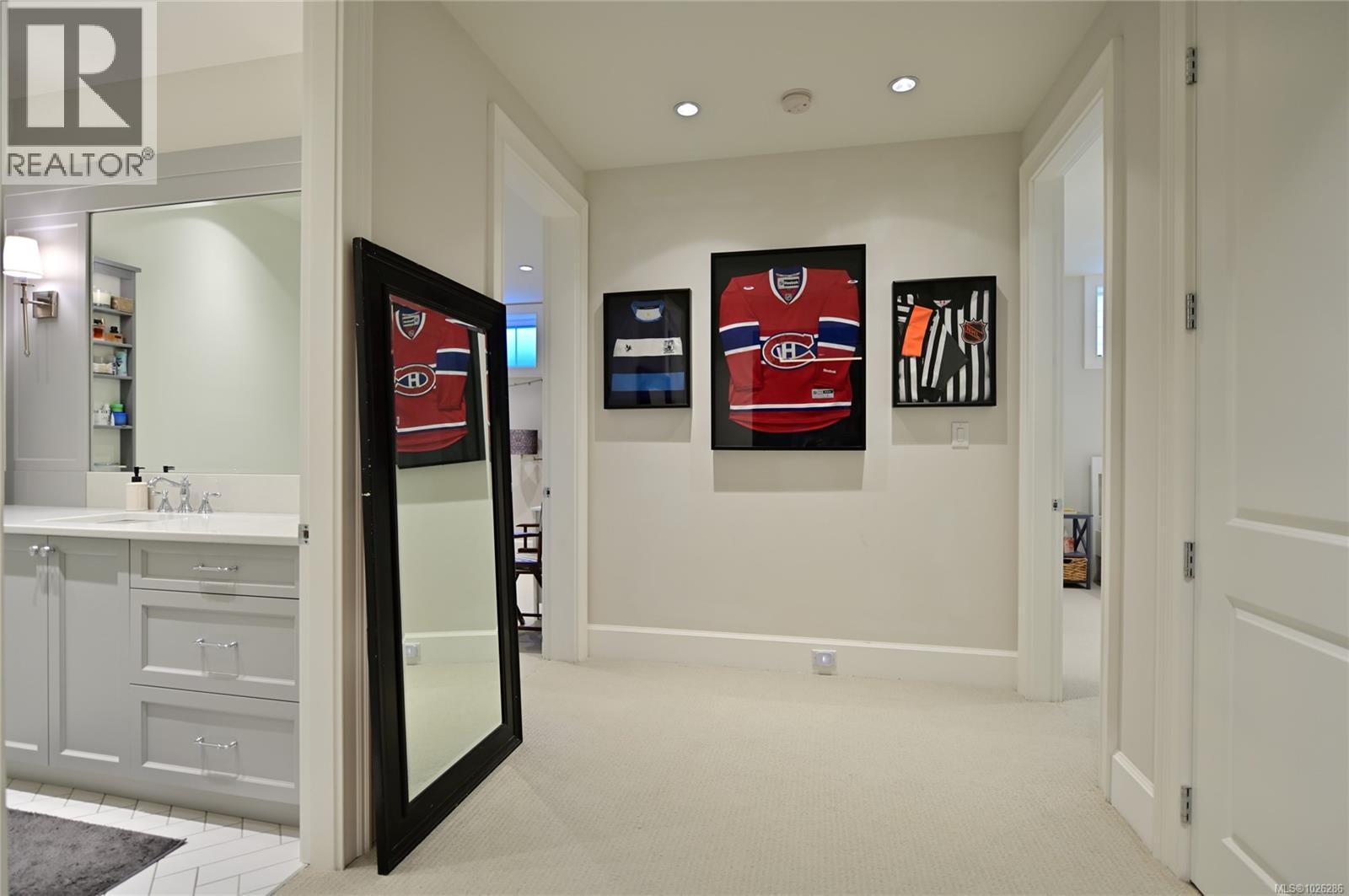  2777 Dewdney Avenue, Oak Bay