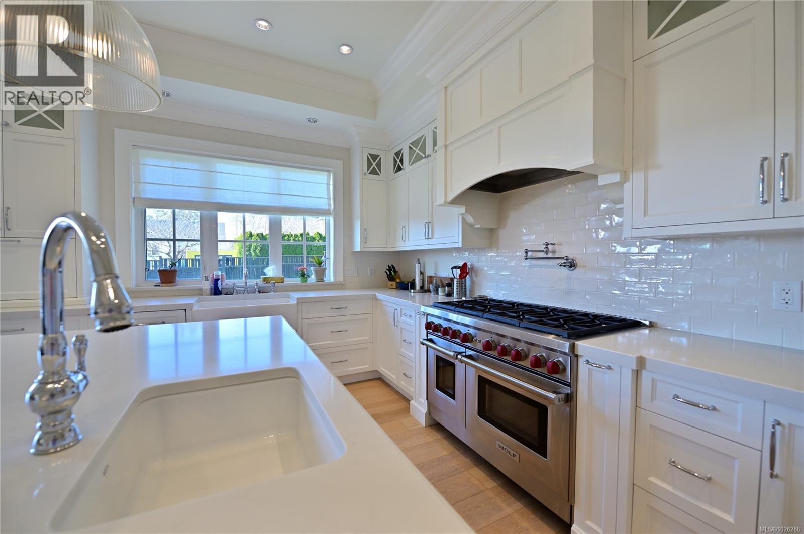  2777 Dewdney Avenue, Oak Bay