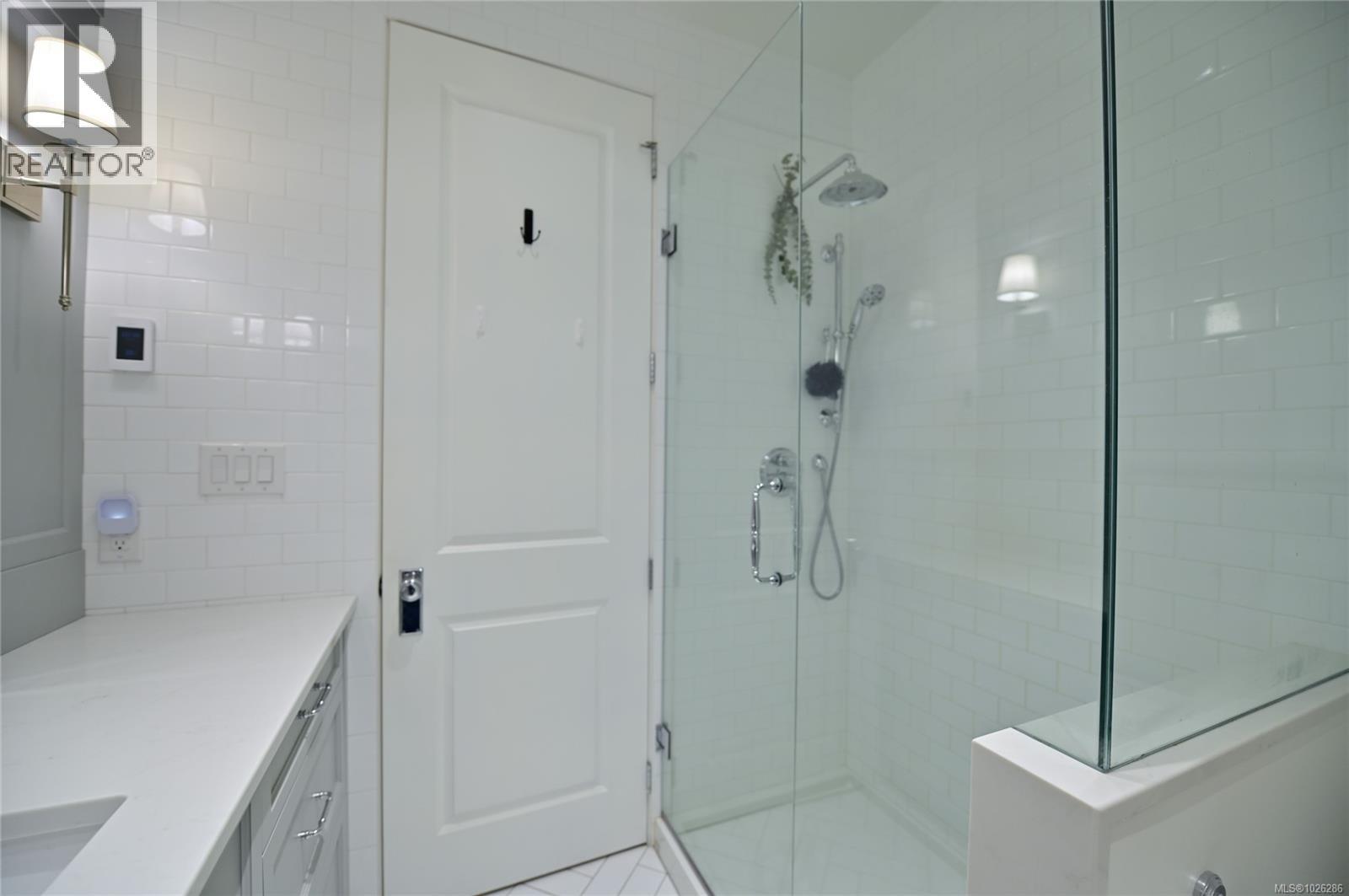  2777 Dewdney Avenue, Oak Bay