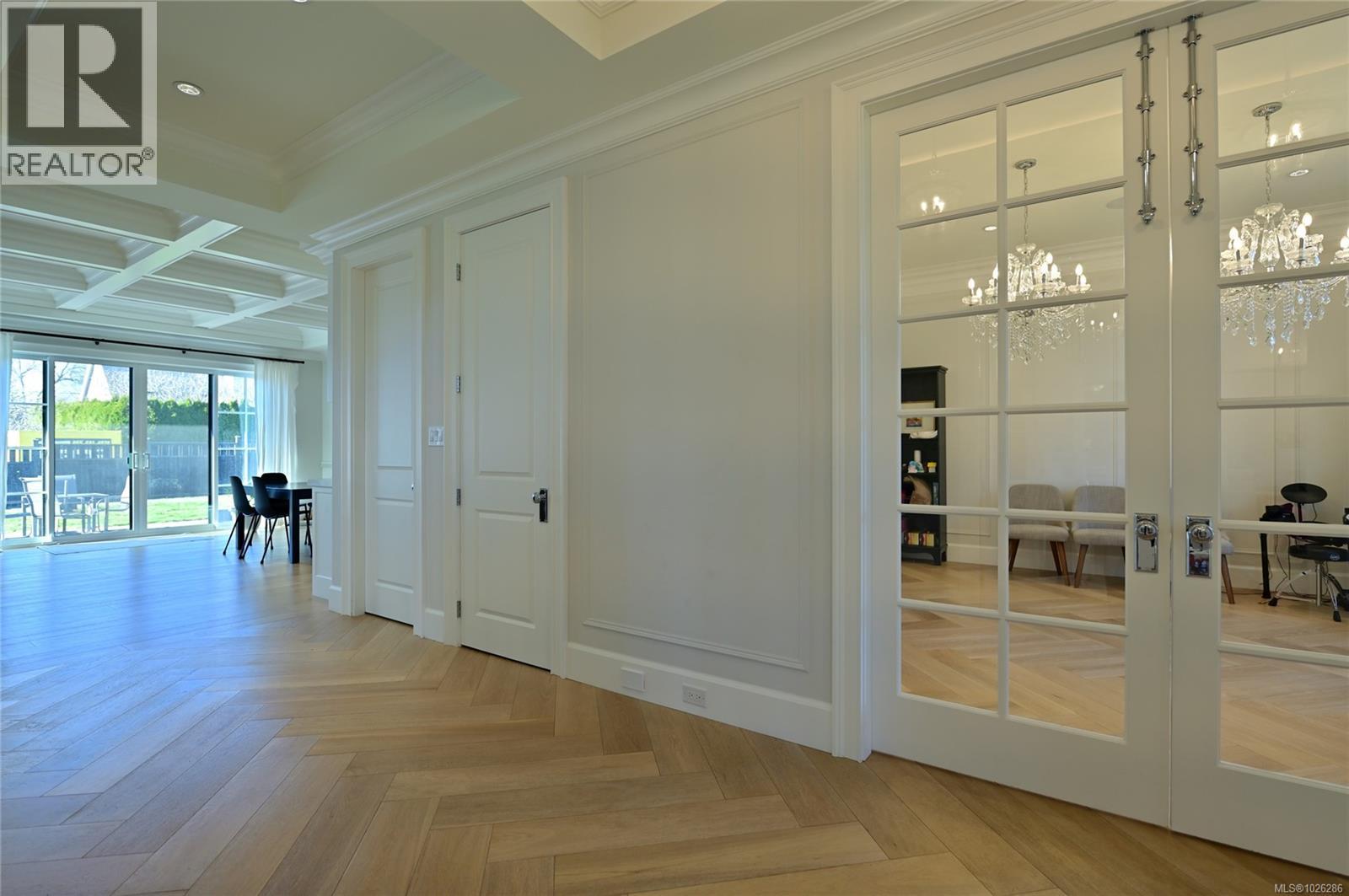  2777 Dewdney Avenue, Oak Bay