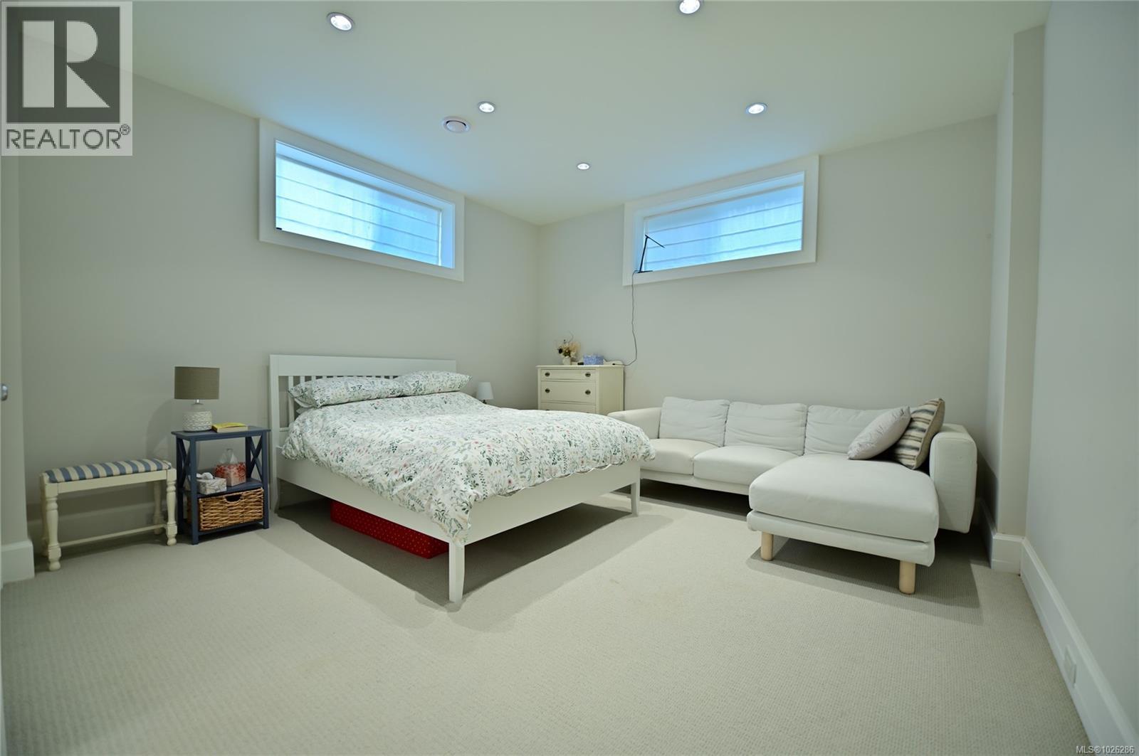  2777 Dewdney Avenue, Oak Bay