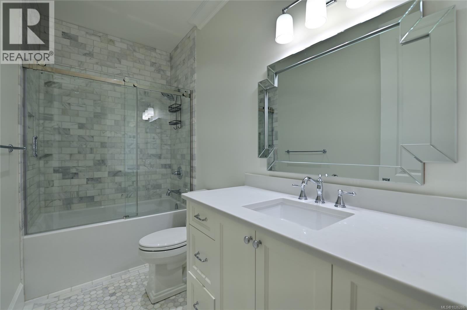  2777 Dewdney Avenue, Oak Bay