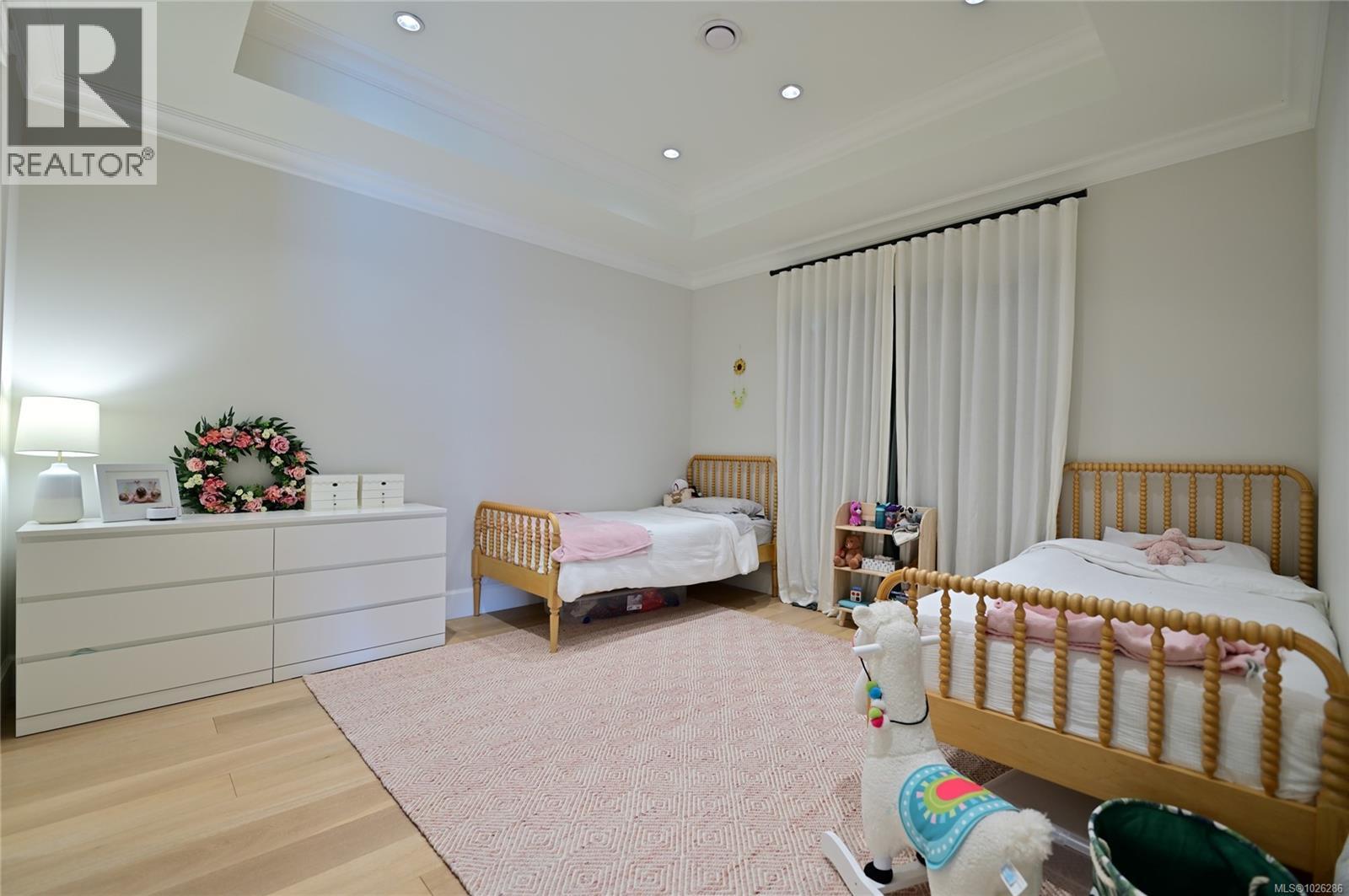  2777 Dewdney Avenue, Oak Bay