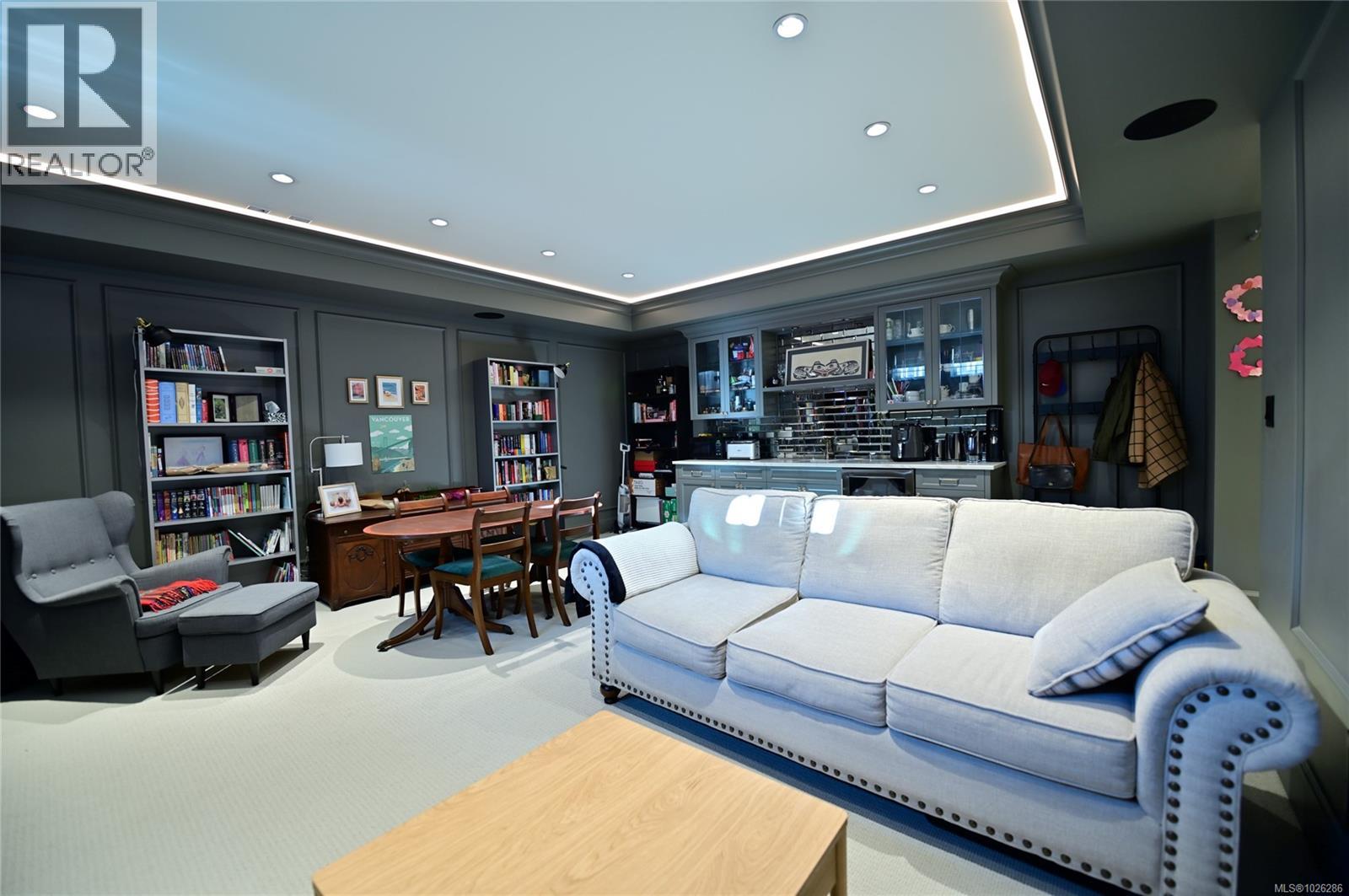  2777 Dewdney Avenue, Oak Bay