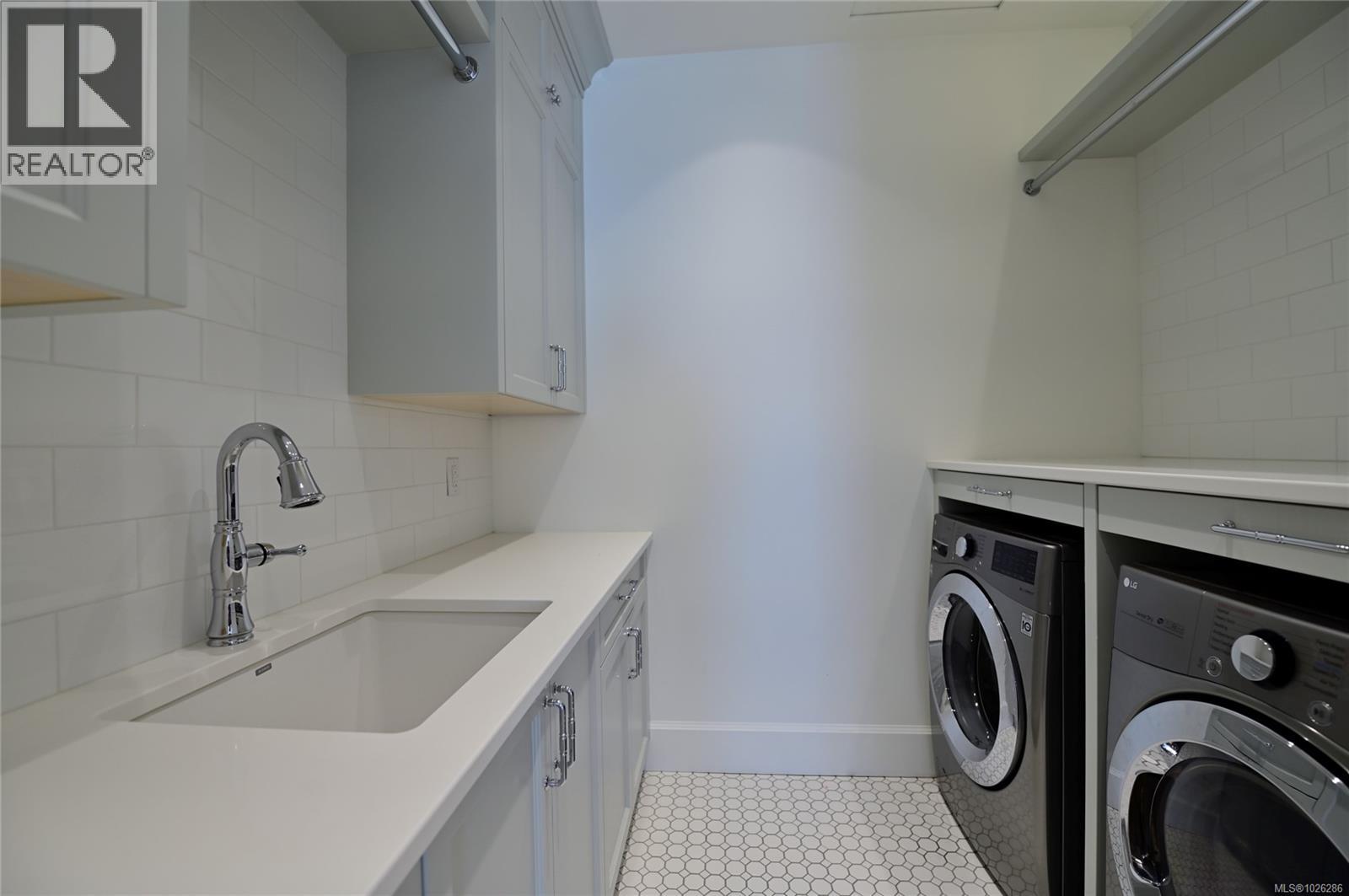  2777 Dewdney Avenue, Oak Bay