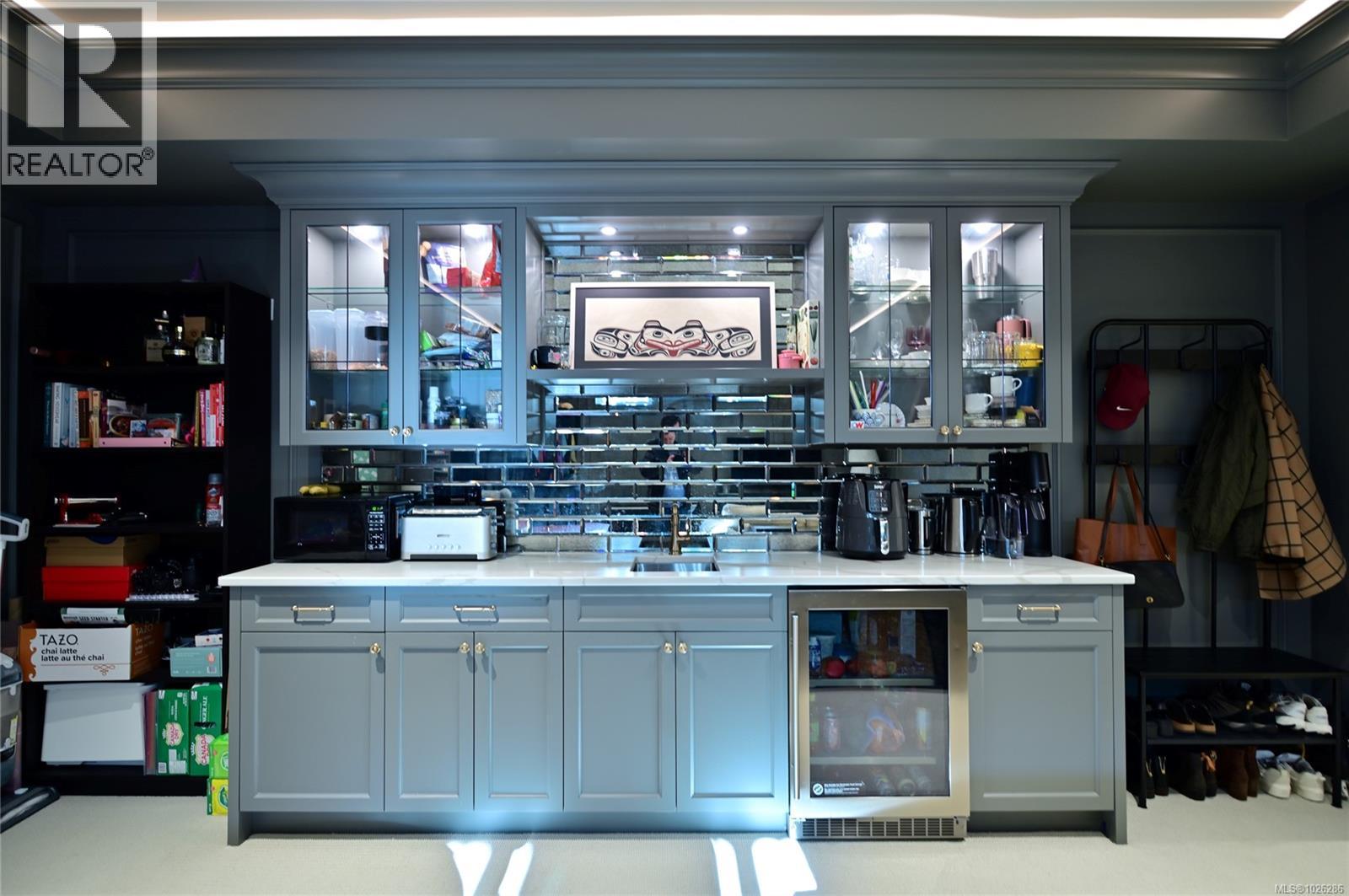  2777 Dewdney Avenue, Oak Bay