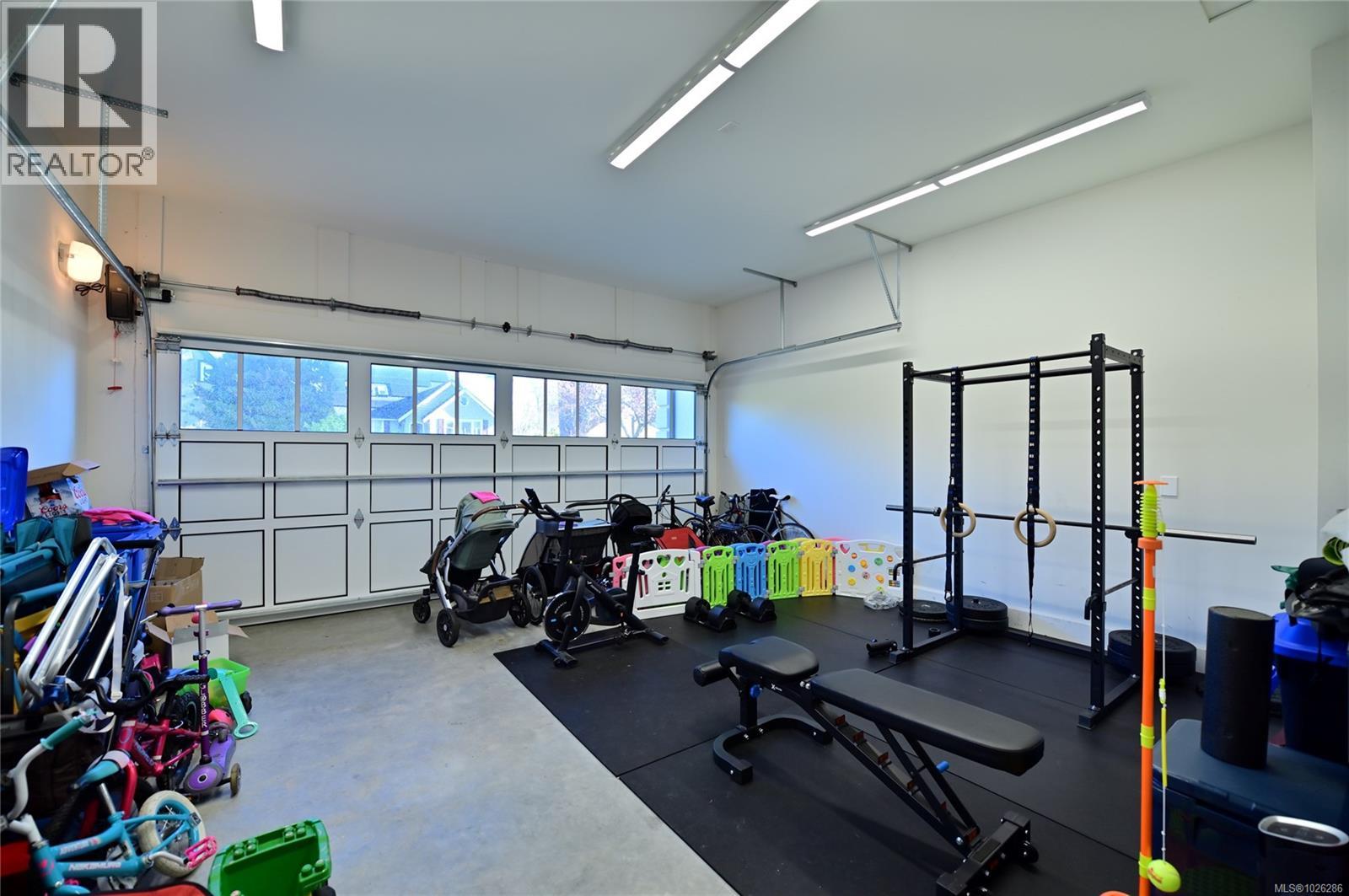  2777 Dewdney Avenue, Oak Bay