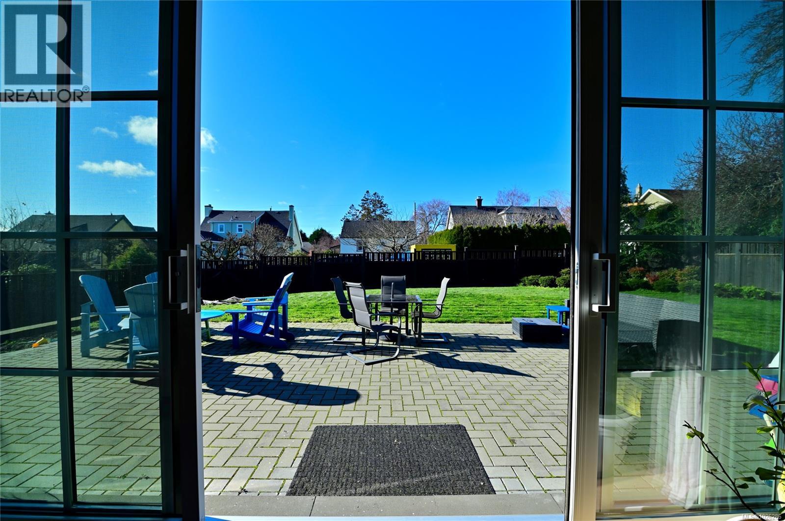  2777 Dewdney Avenue, Oak Bay