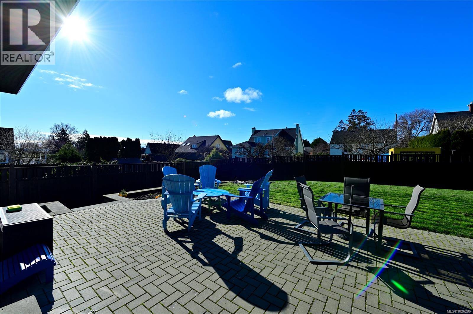  2777 Dewdney Avenue, Oak Bay