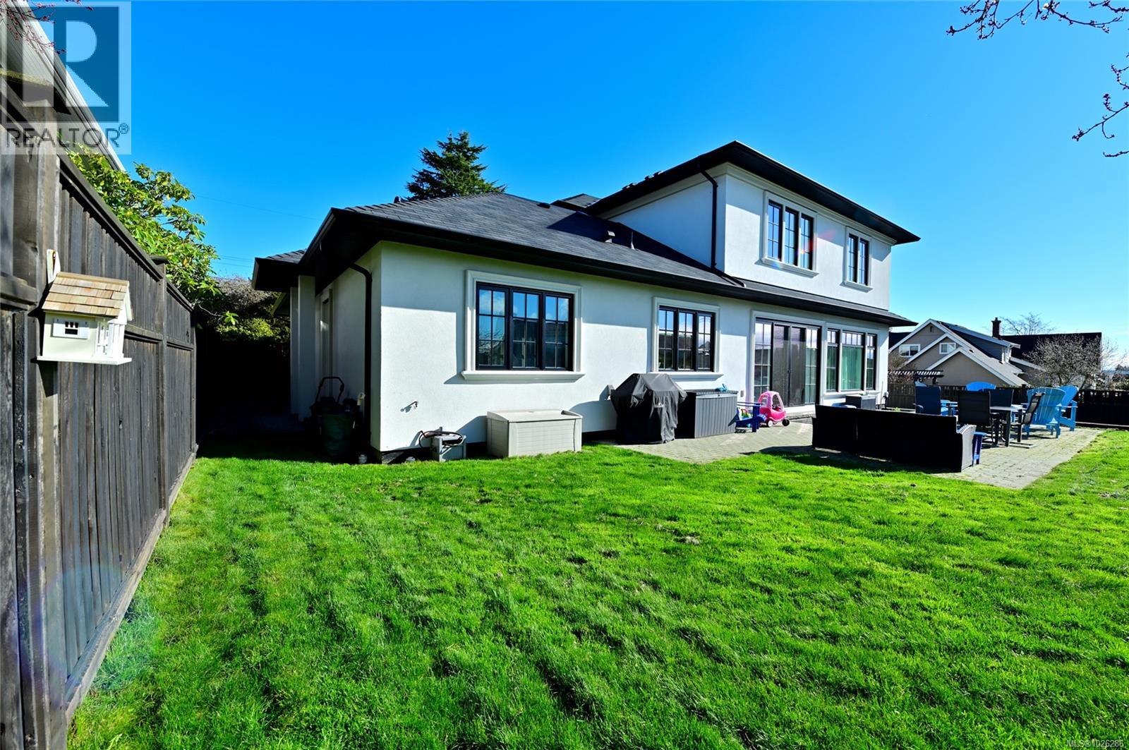  2777 Dewdney Avenue, Oak Bay