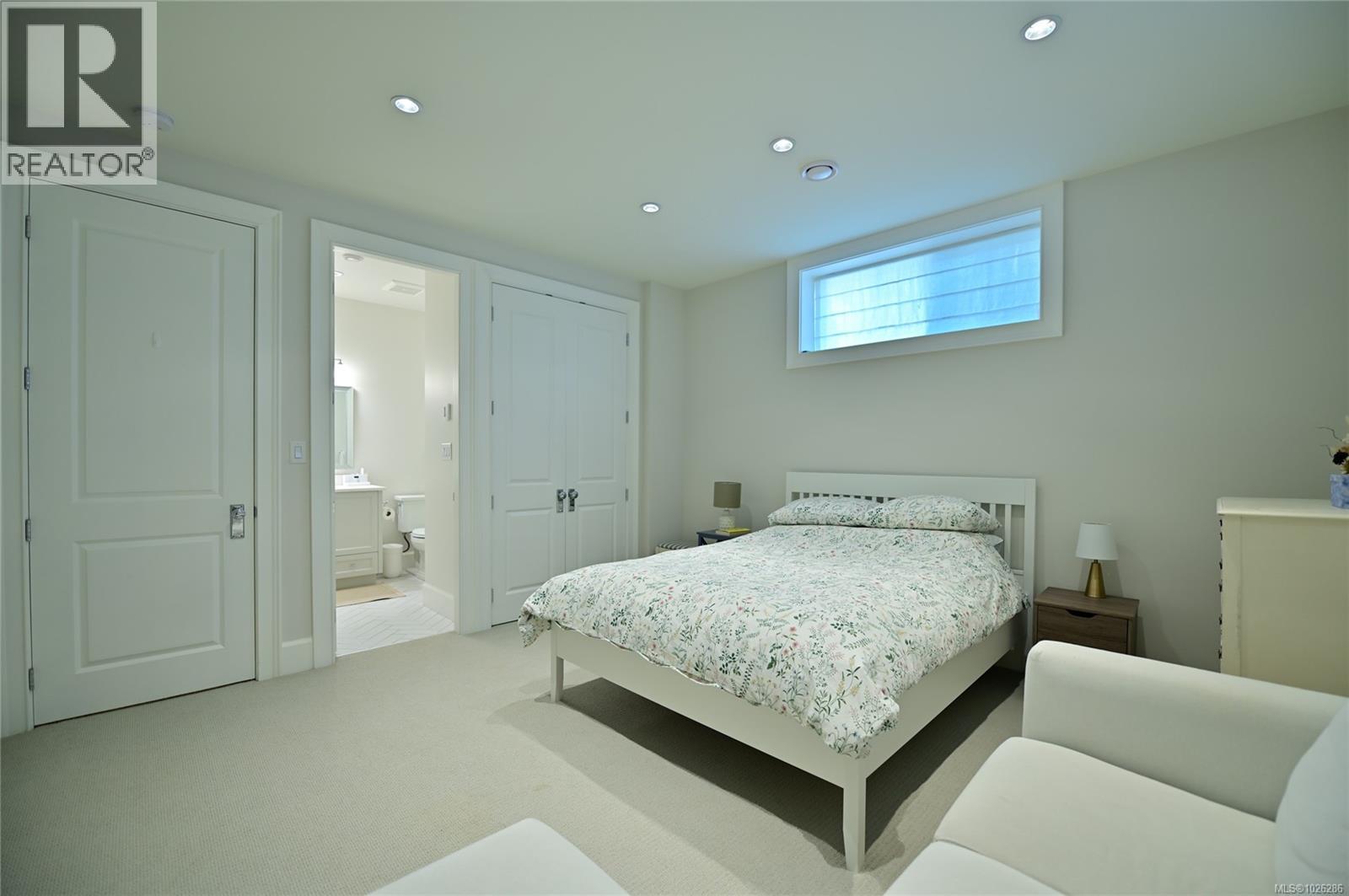  2777 Dewdney Avenue, Oak Bay