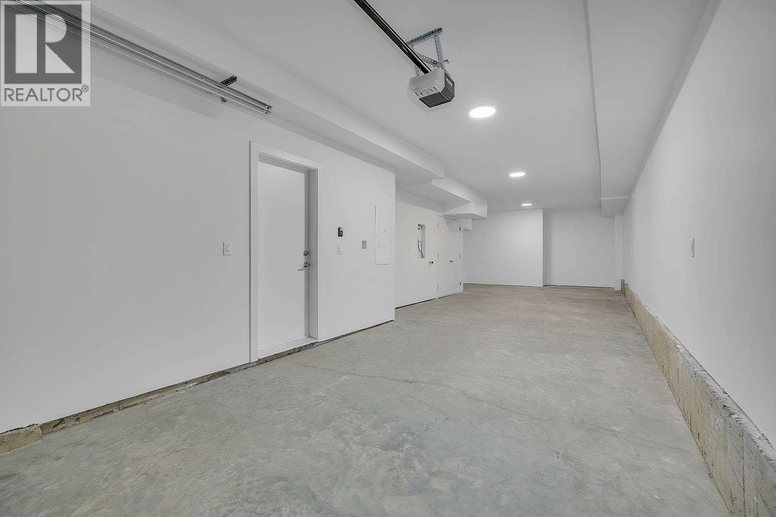 121 5300 Main Street, Kelowna