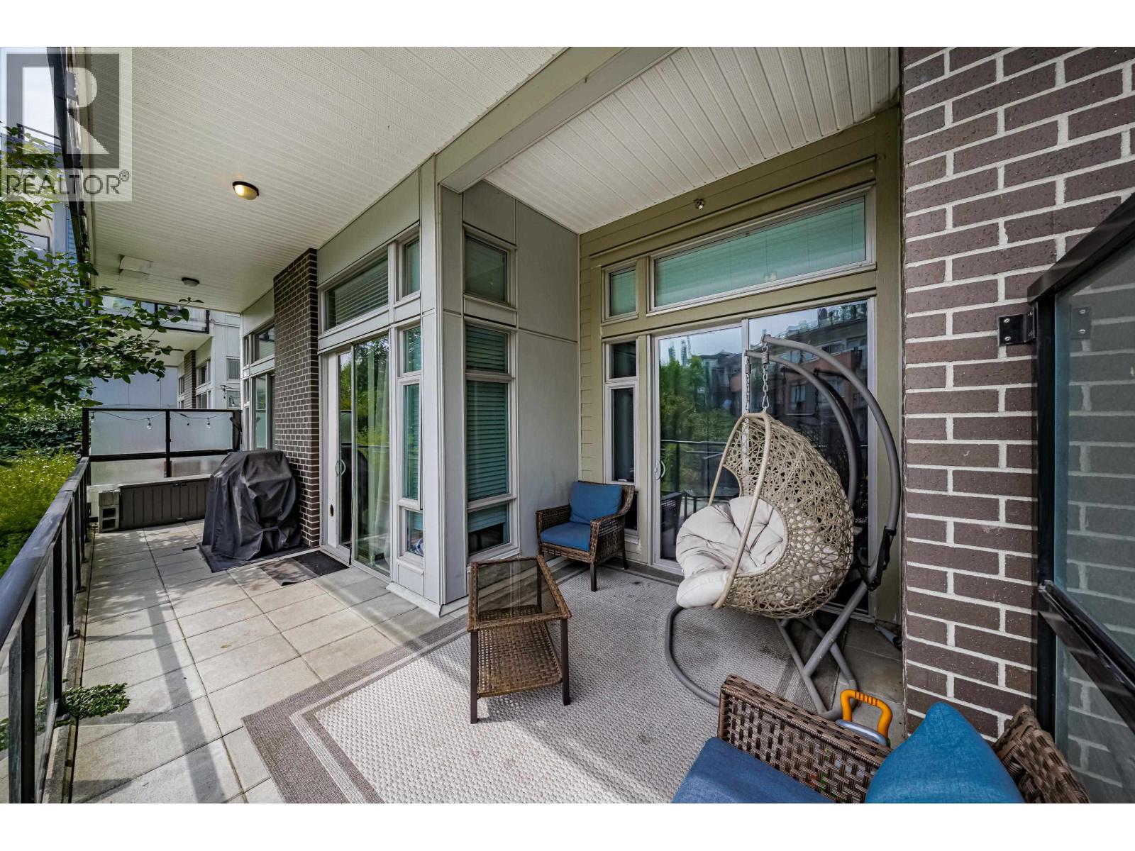 102 28 E ROYAL AVENUE, New Westminster