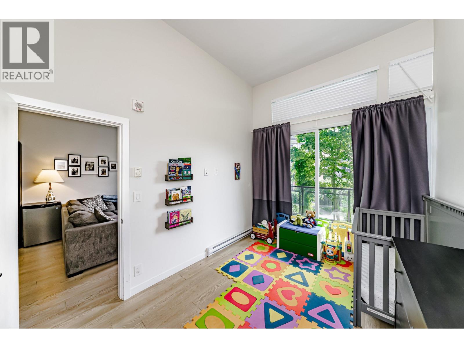 102 28 E ROYAL AVENUE, New Westminster