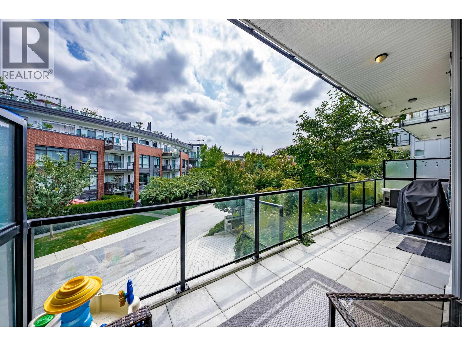 102 28 E ROYAL AVENUE, New Westminster