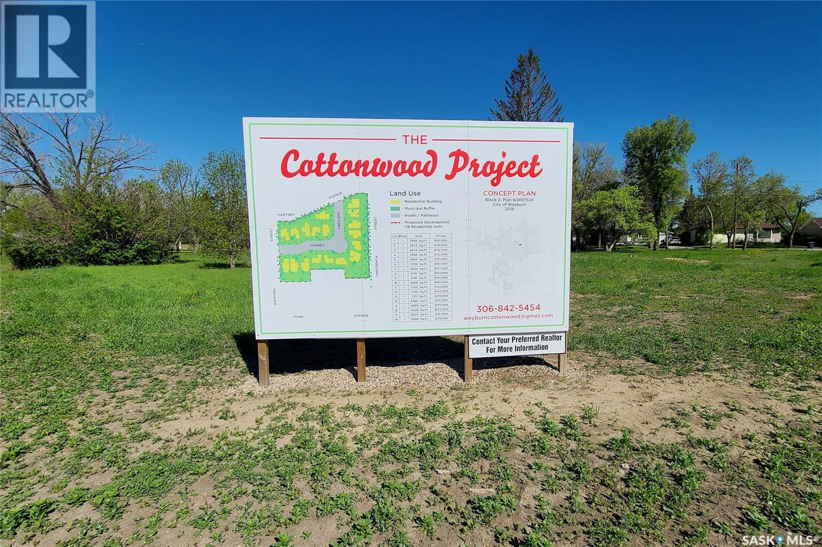 32 KENNEY CRESCENT - Photo 2 of 9, Weyburn, Saskatchewan