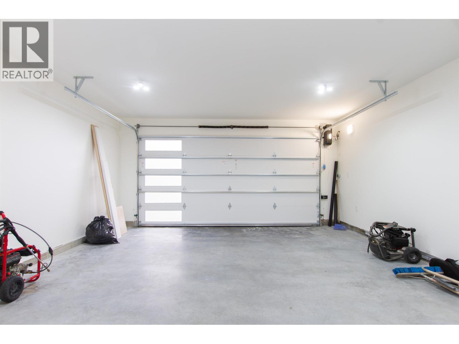 39 3385 MAMQUAM ROAD, Squamish