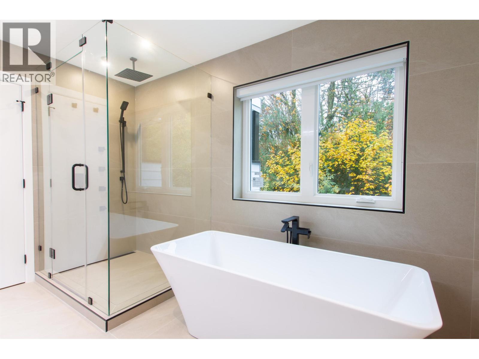 39 3385 MAMQUAM ROAD, Squamish