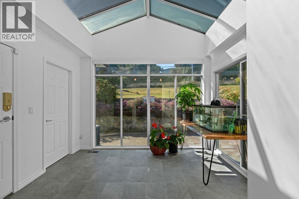 685 KING GEORGES WAY, West Vancouver