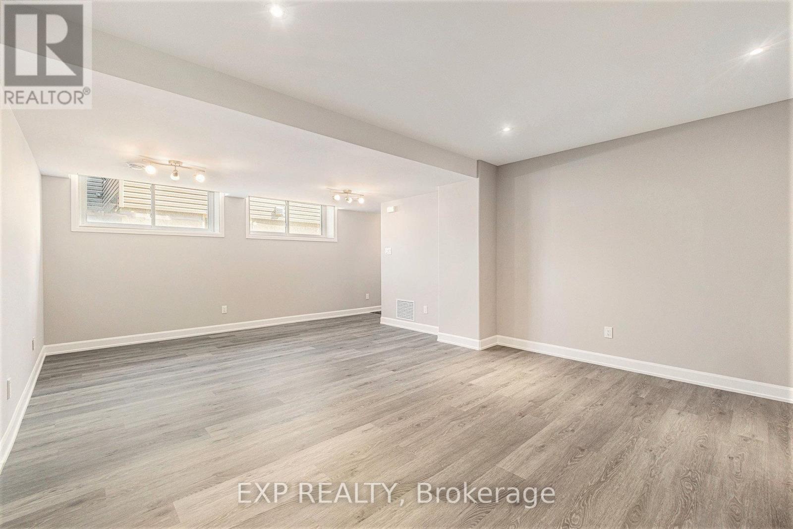 1216 MONTBLANC Unit A photo 5