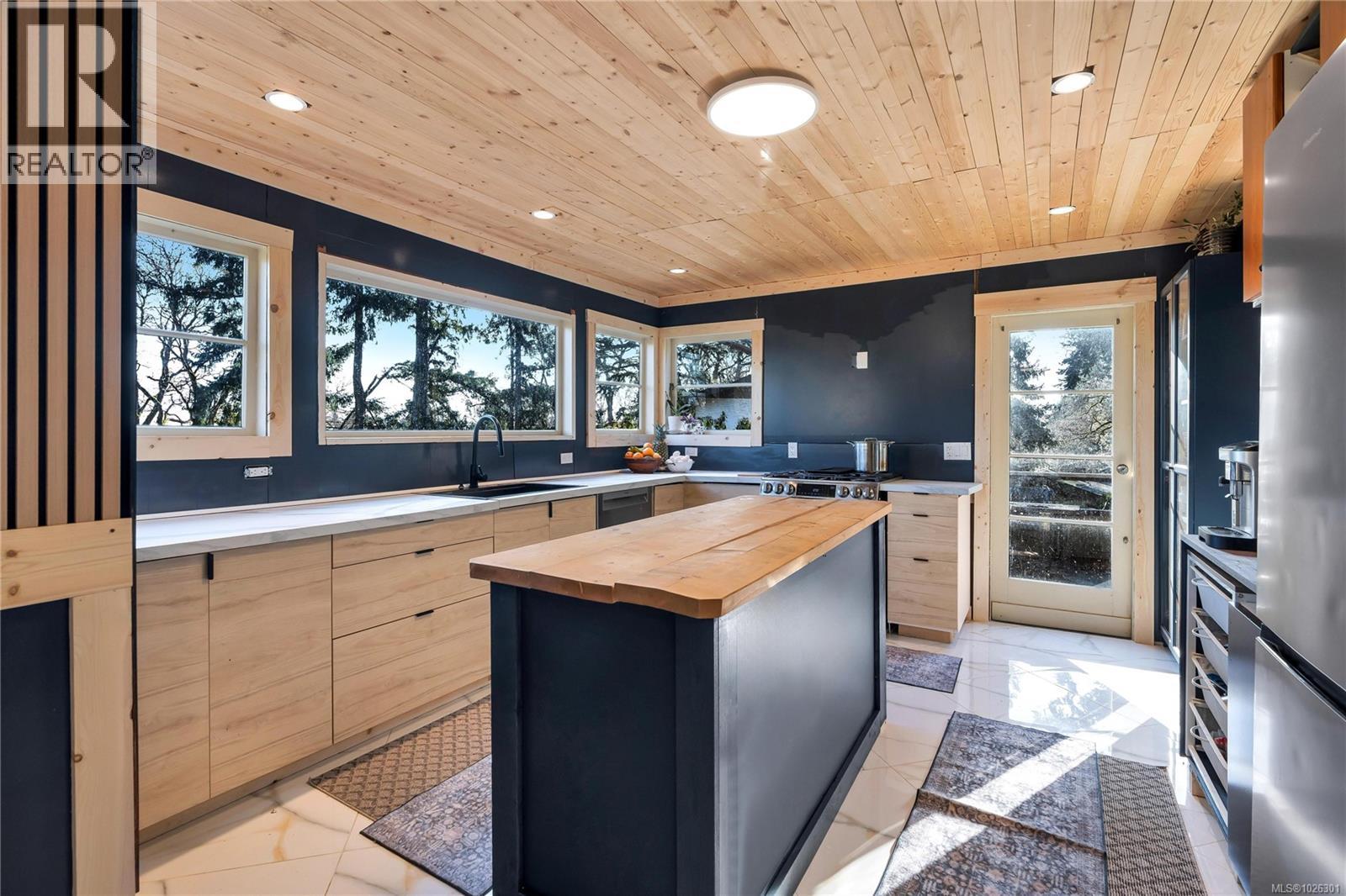  3580 Doncaster Drive, Saanich