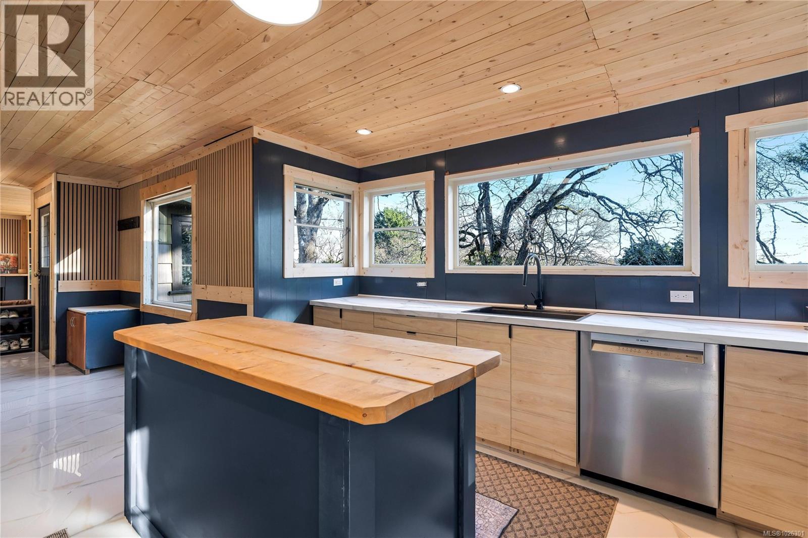  3580 Doncaster Drive, Saanich