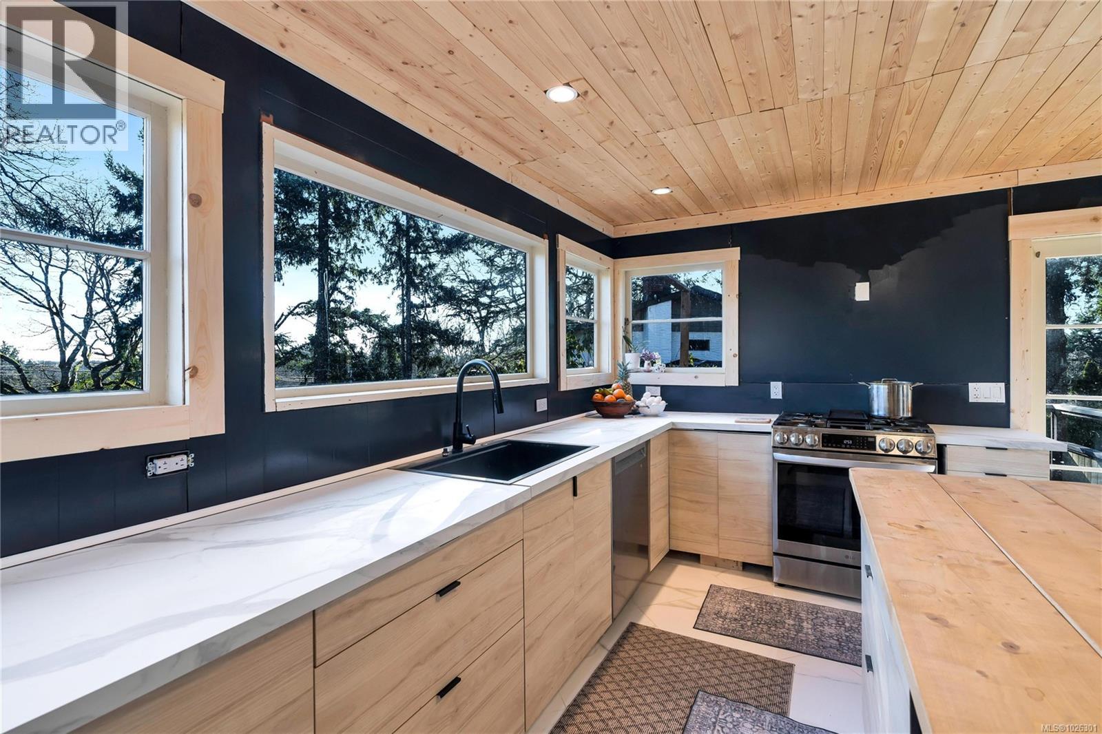  3580 Doncaster Drive, Saanich