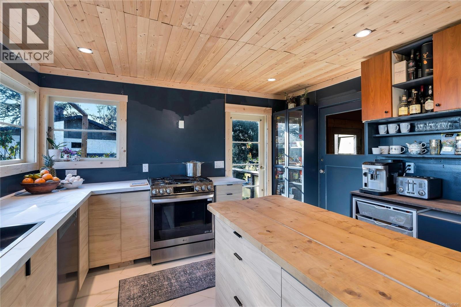  3580 Doncaster Drive, Saanich