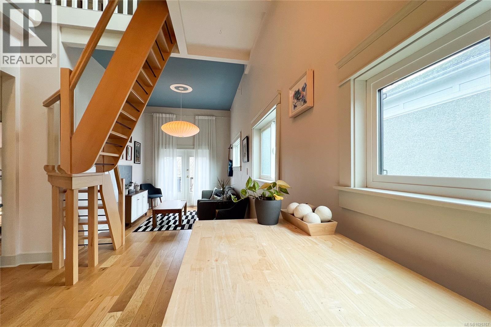  1709 Fernwood Road, Victoria