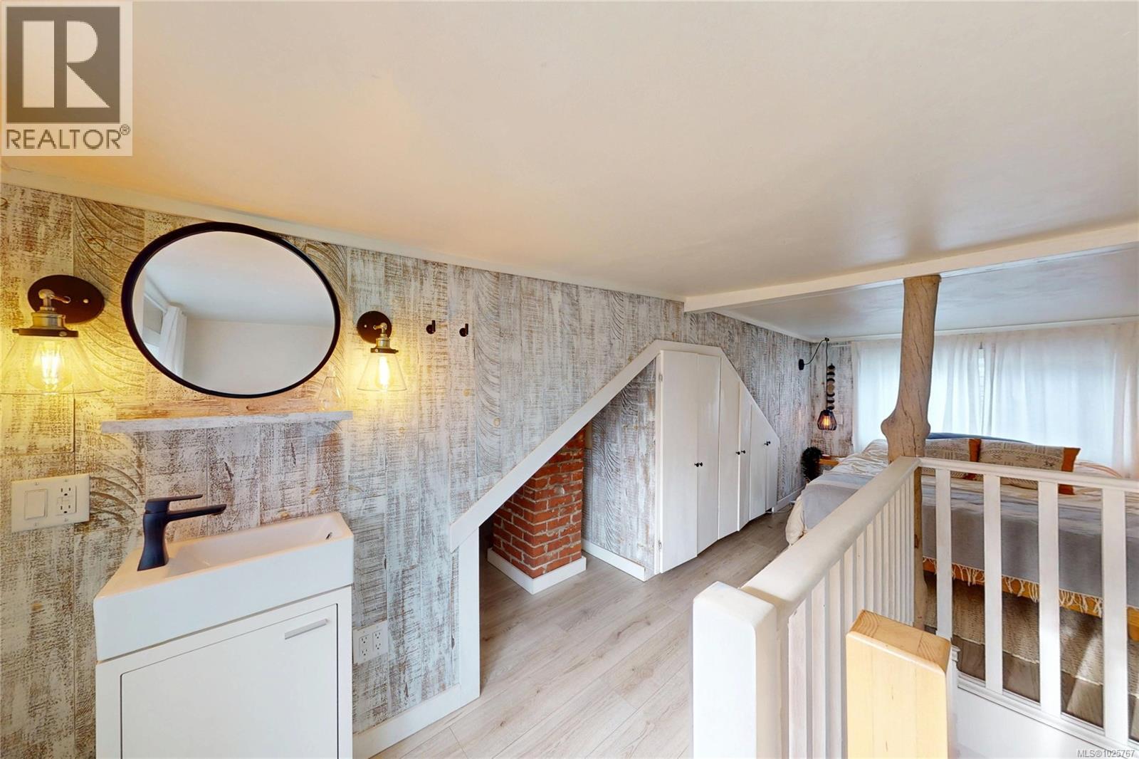  1709 Fernwood Road, Victoria