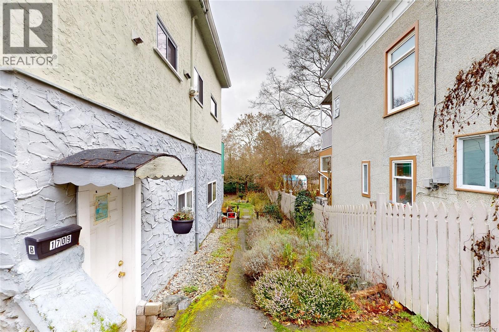  1709 Fernwood Road, Victoria