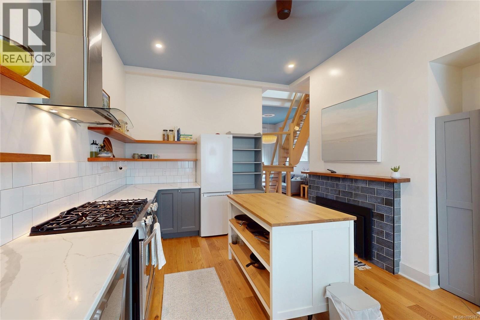  1709 Fernwood Road, Victoria