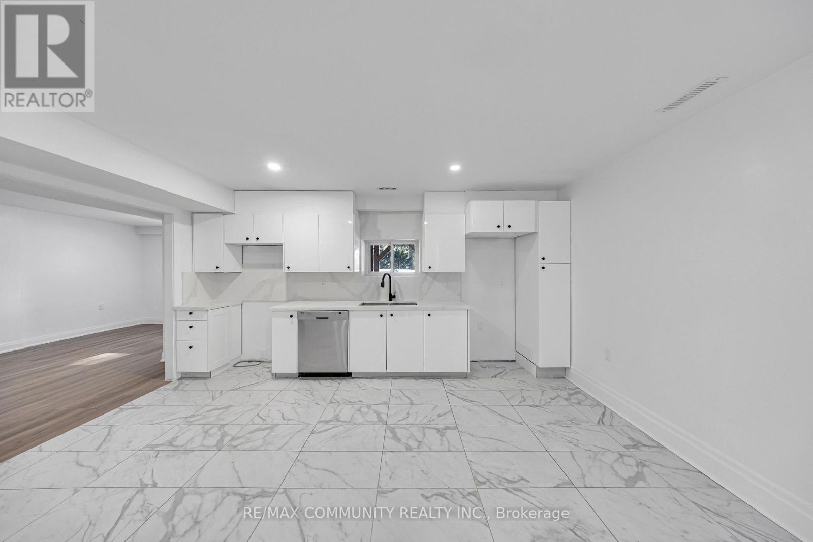 645 FRASER AVENUE - 44