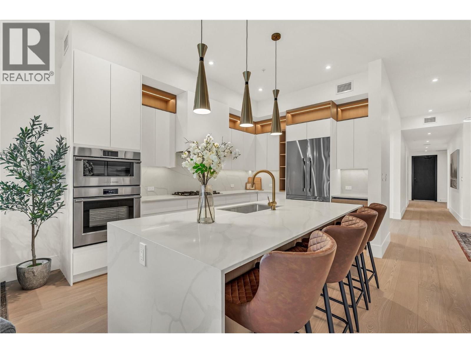 #201 602 Lakeshore Drive - 4