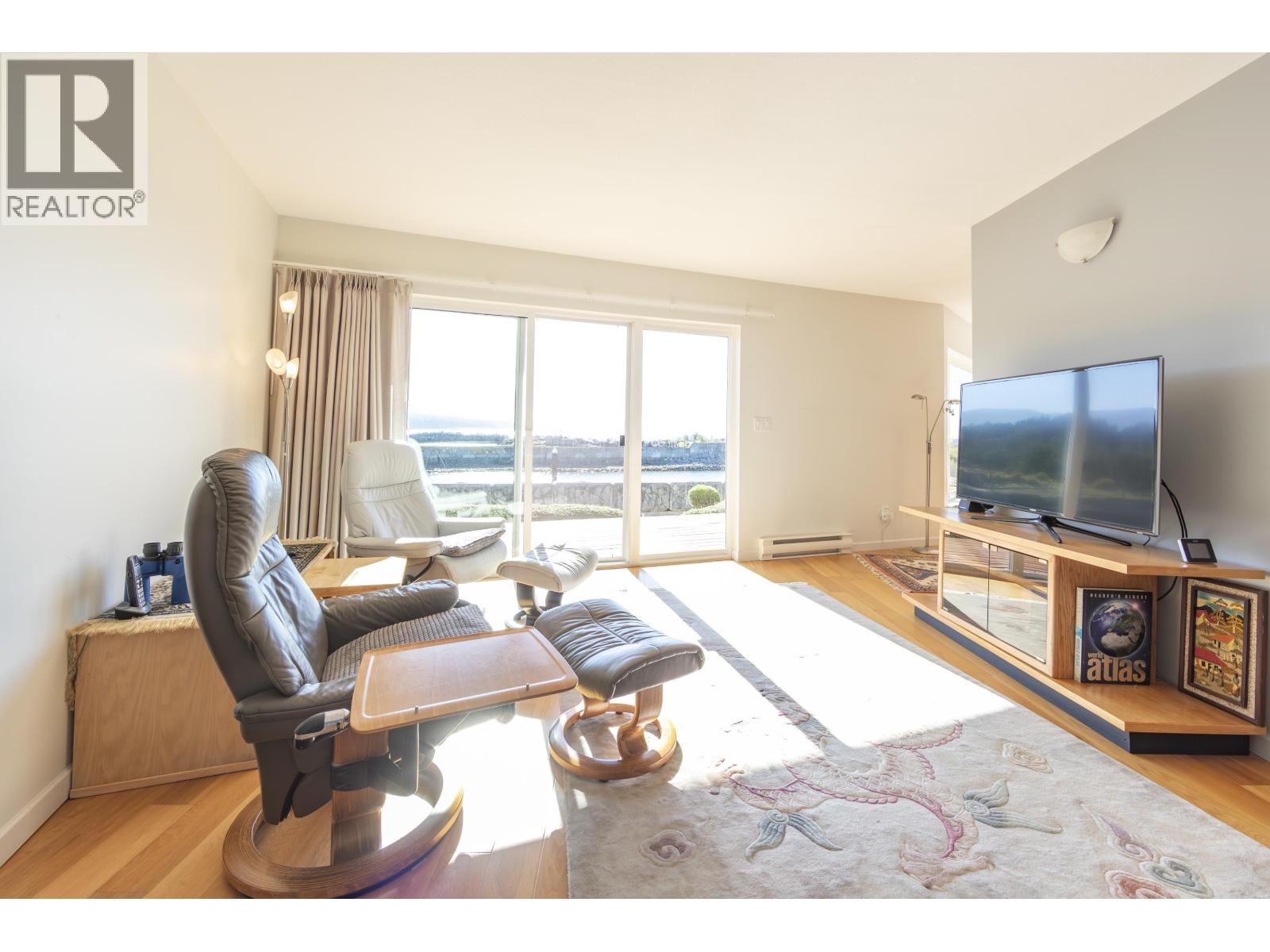 226 1585 FIELD ROAD, Sechelt