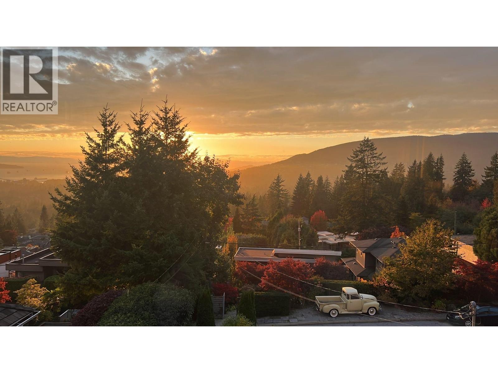 4050 ST. PAULS AVENUE, North Vancouver