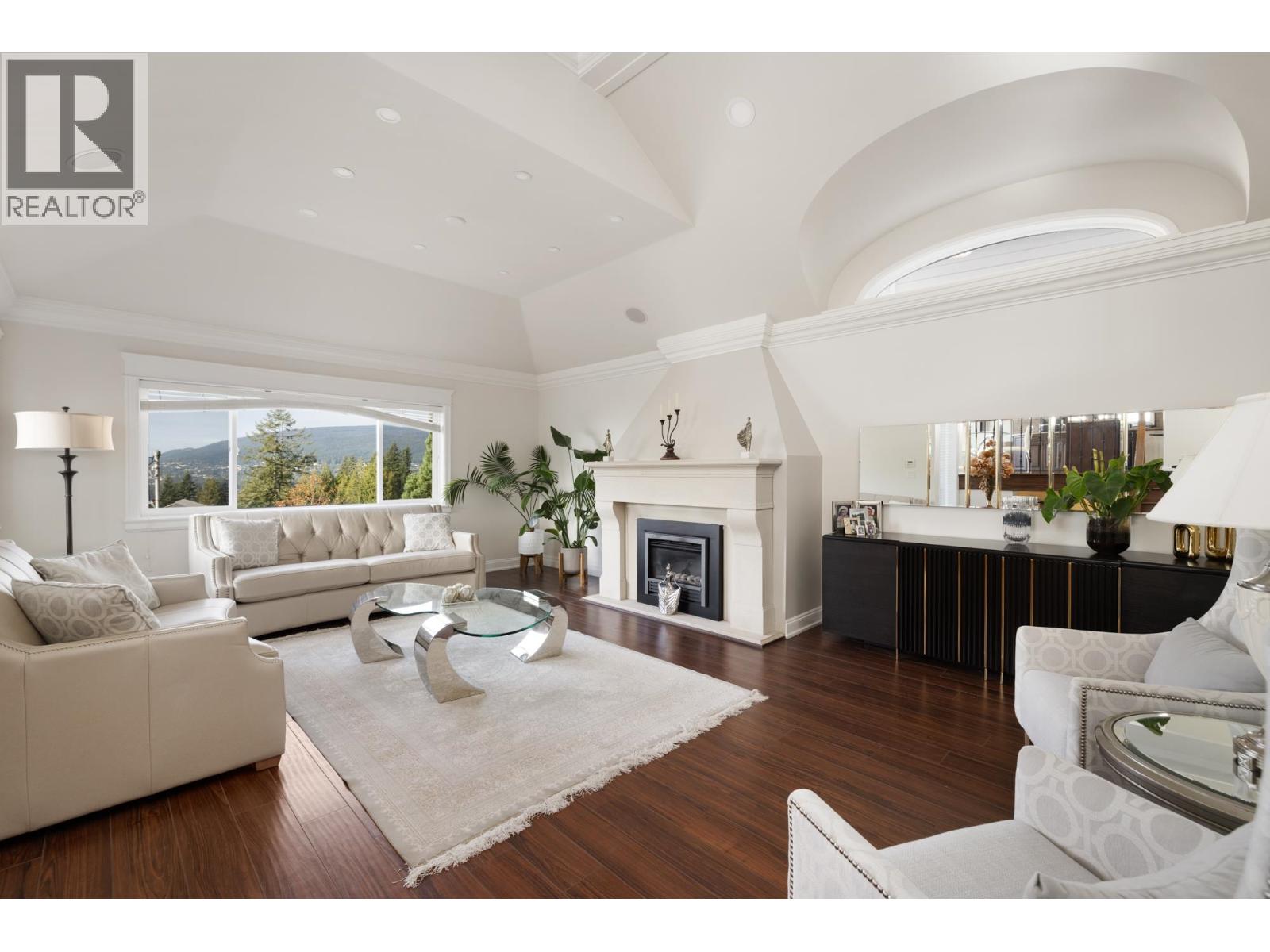 4050 ST. PAULS AVENUE, North Vancouver