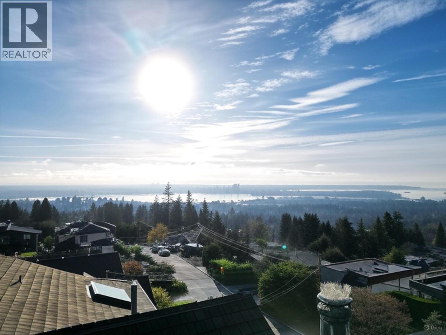 4050 ST. PAULS AVENUE, North Vancouver