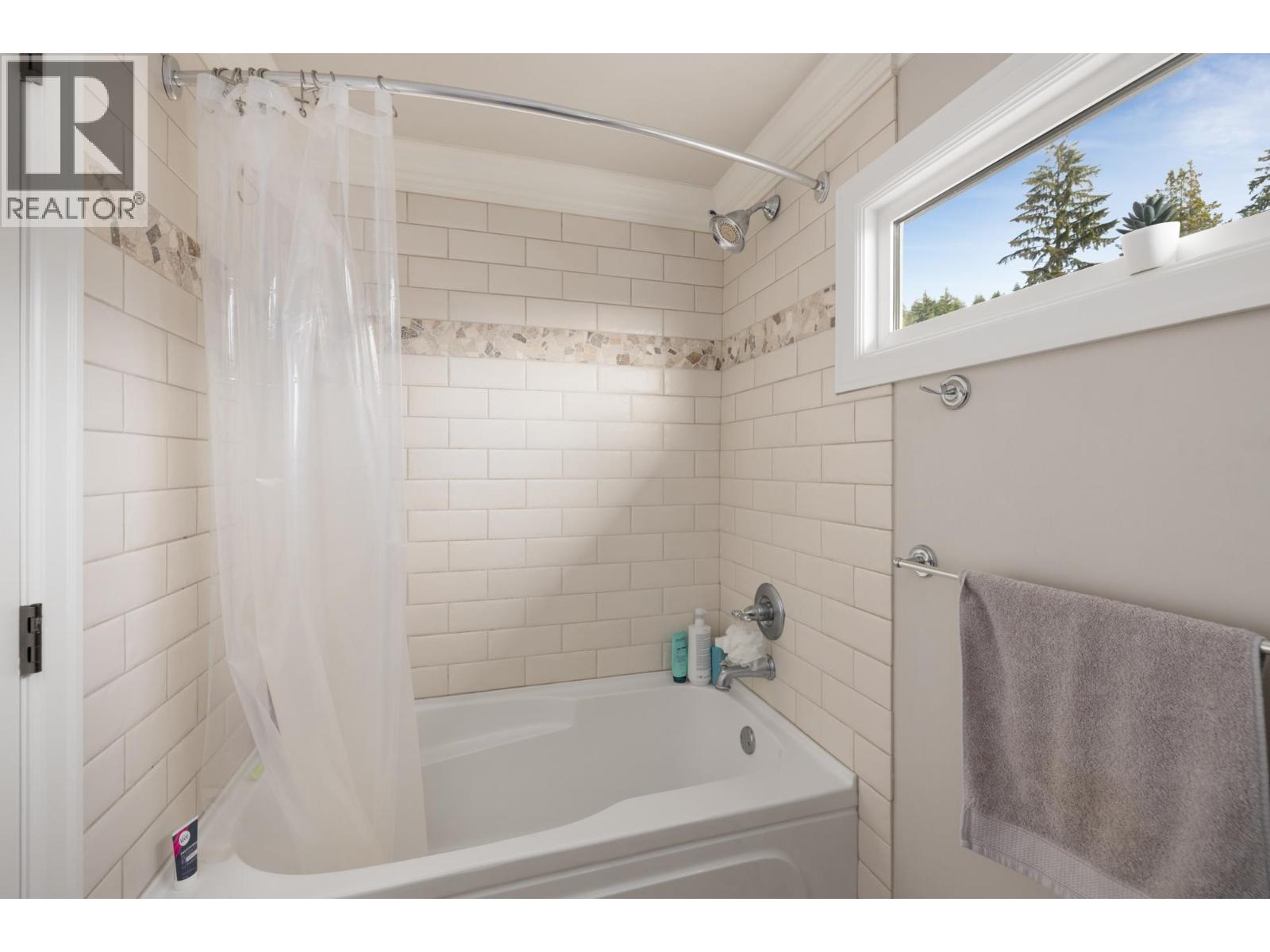 4050 ST. PAULS AVENUE, North Vancouver