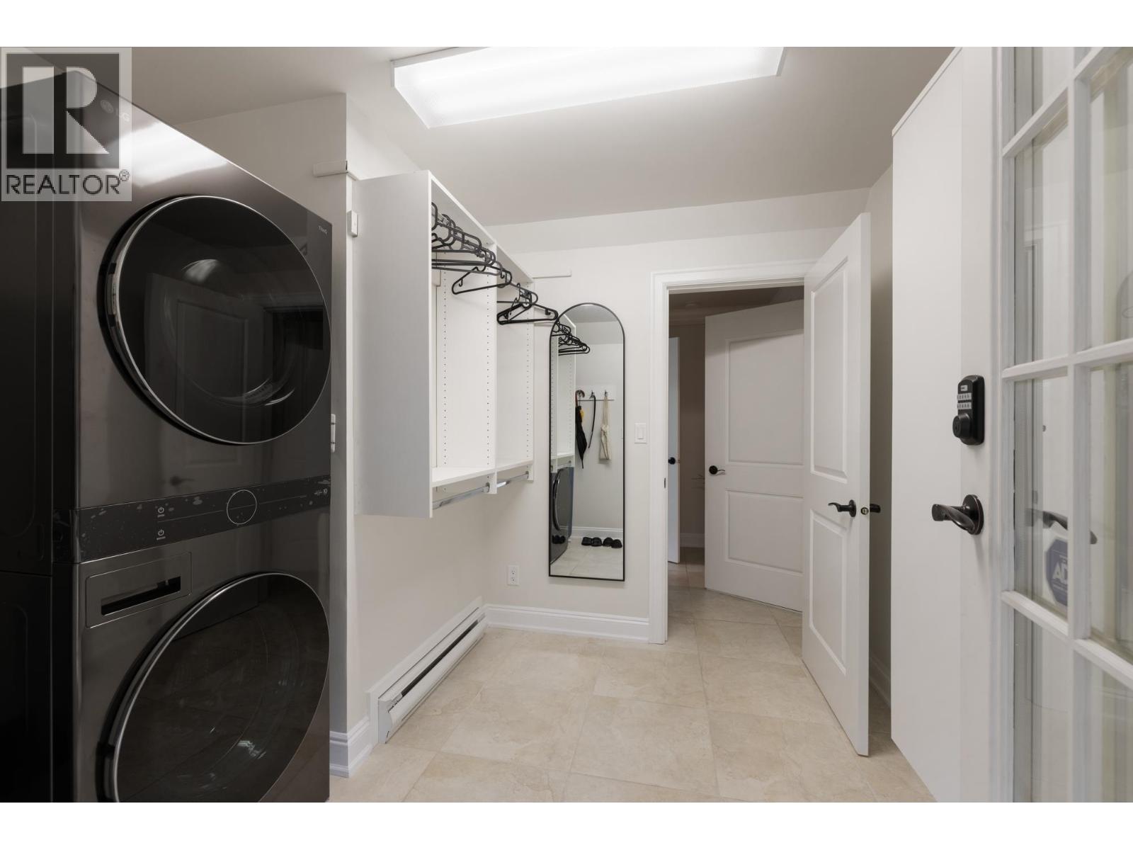 4050 ST. PAULS AVENUE, North Vancouver