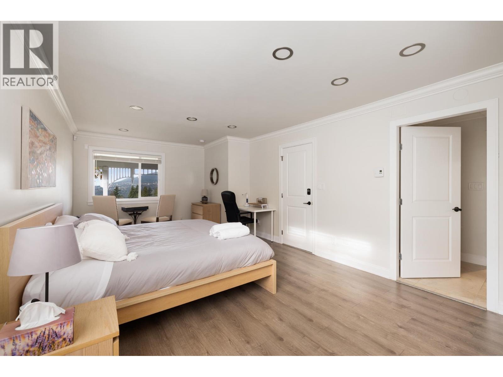 4050 ST. PAULS AVENUE, North Vancouver