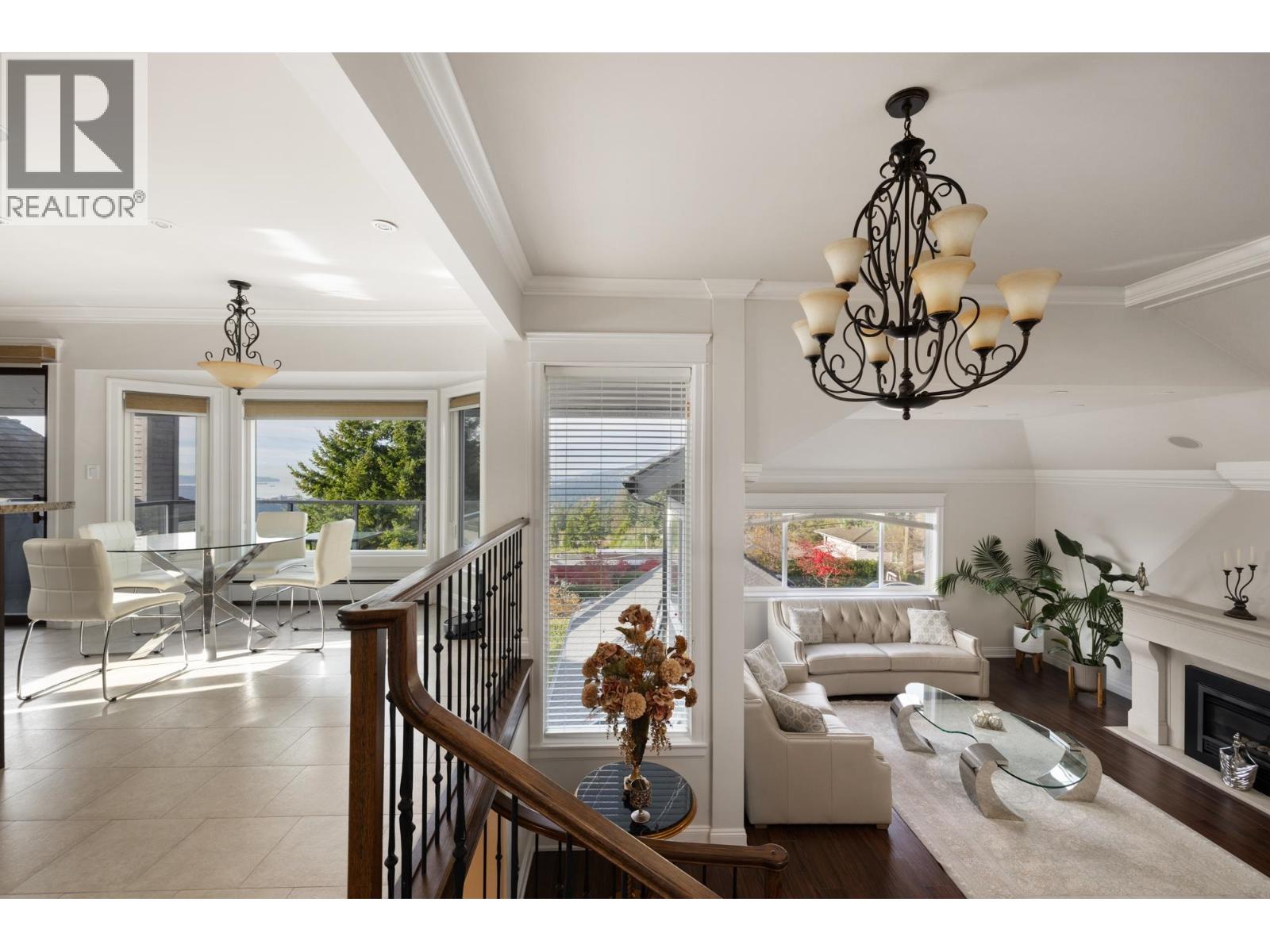 4050 ST. PAULS AVENUE, North Vancouver