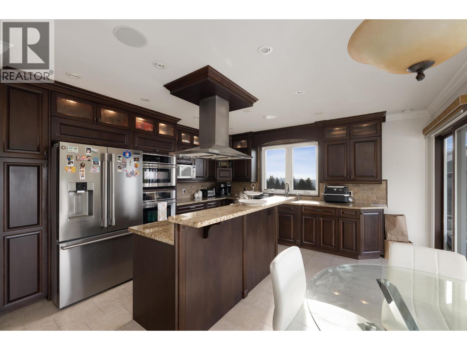 4050 ST. PAULS AVENUE, North Vancouver